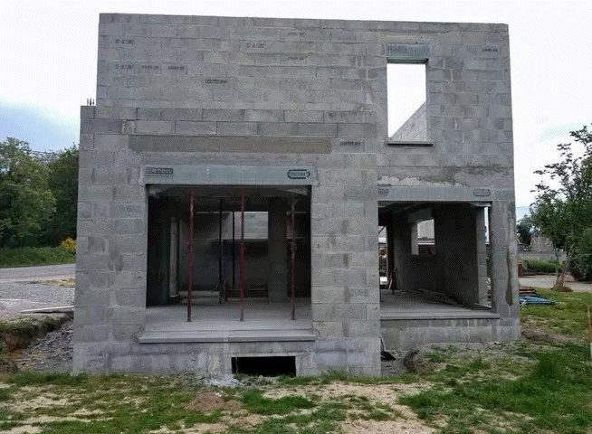 Chantier de construction de maison moderne à Rennes